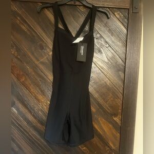 Abercrombie active onesie- NWT
Spandex size small Never